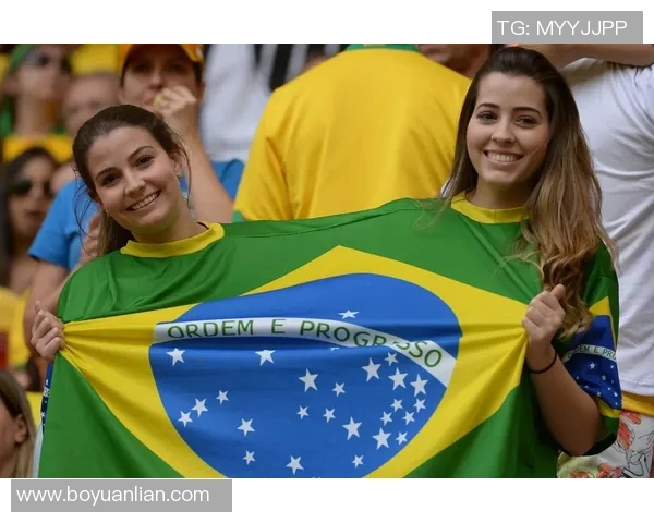 足球明星佩戴手链的时尚风采与魅力女性的完美结合