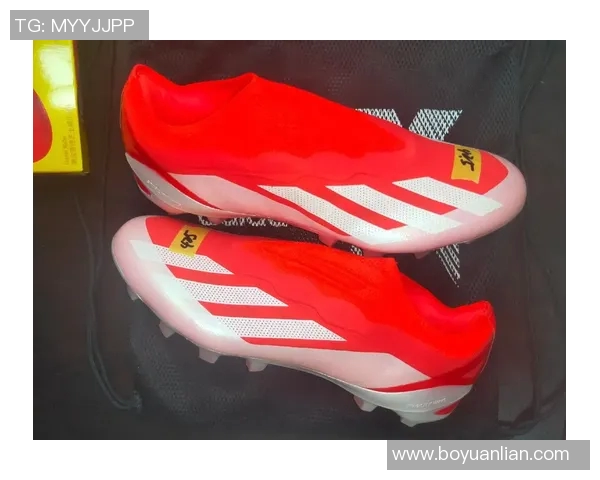 阿迪达斯足球明星球鞋的魅力与科技结合,助力球员展现巅峰表现 阿迪达斯足球明星球鞋的魅力与科技结合,助力球员展现巅峰表现