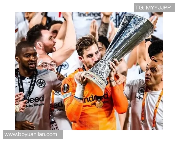 特拉普女友揭秘足球明星背后的爱情故事与生活点滴